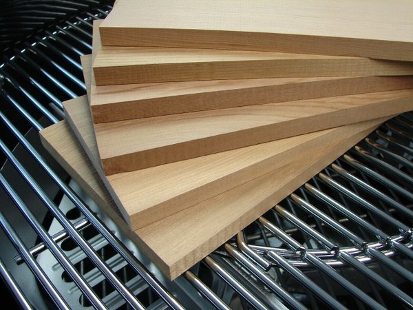 Grillbrett Zedernholz Stärke ca. 12 mm, verschiedene Breiten und Längen
